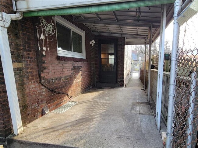 Building Photo - 4927 Butler St