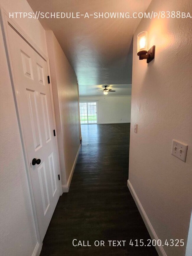 Building Photo - Beautifully renovated 3-bedroom, 2-bath ho...