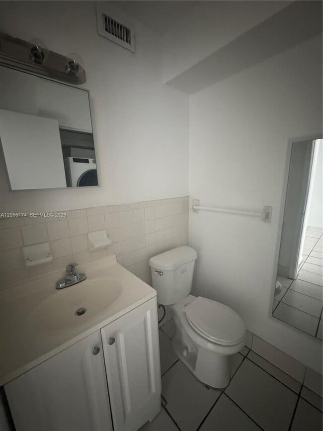 Building Photo - 2606 NW 52nd Ave