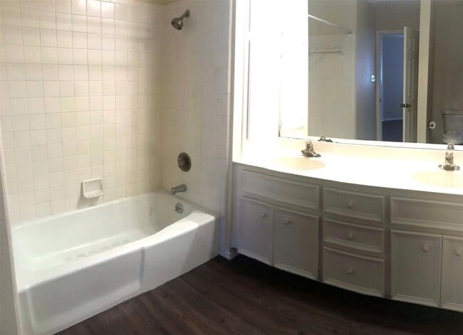 Building Photo - 4118 Bayberry Dr