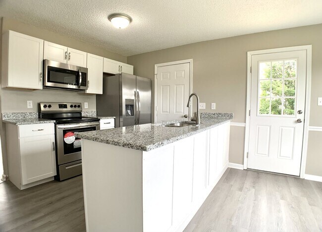 Building Photo - 1125 Lamont Ct