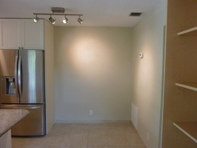 Building Photo - 2131 N Ocean Blvd