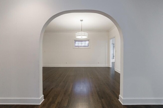 Building Photo - 3491 Roswell Rd NE