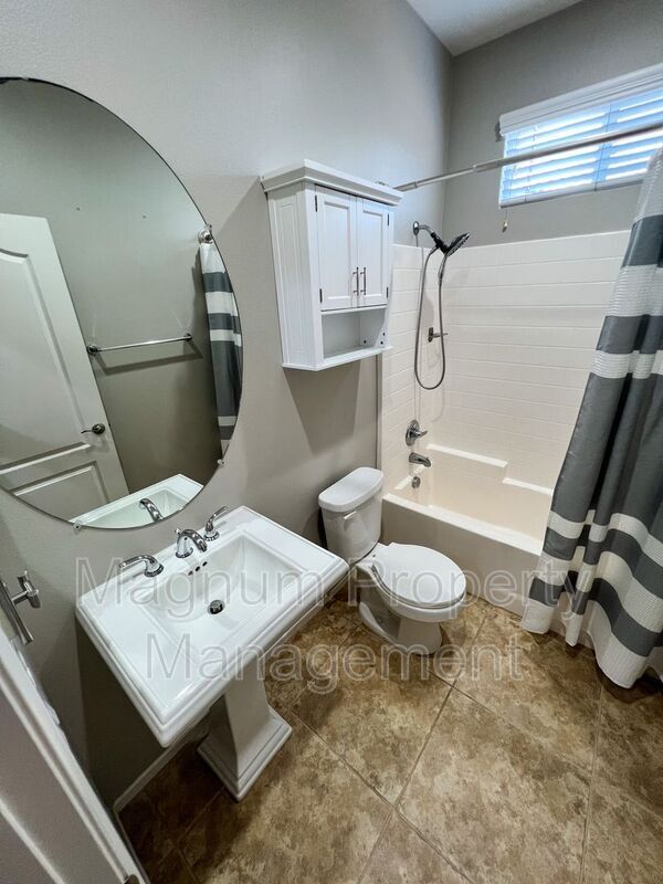 Building Photo - 34629 Sagebrush Ln