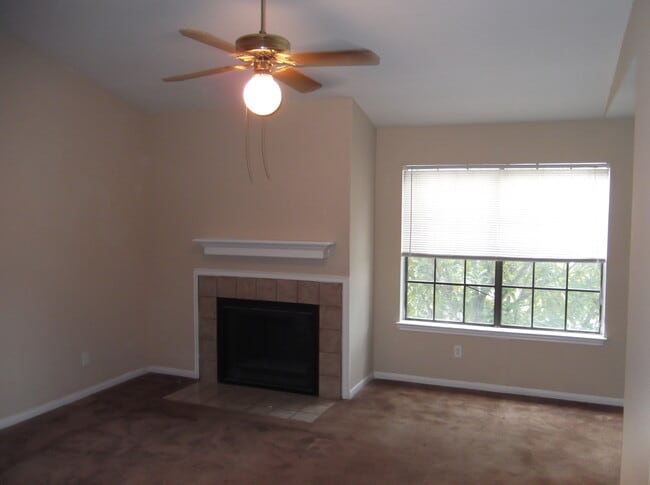Building Photo - 14600 Fonmeadow Dr