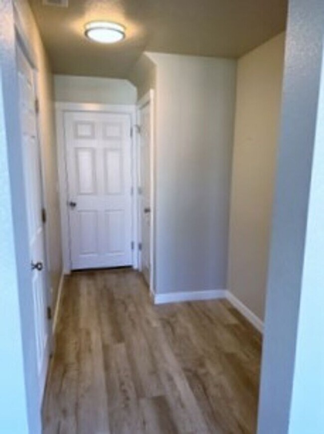 Building Photo - Great 4 bed 2.5 bath home with 2600 sq ft!  Kuna Home with lots of room just off N Ten Mile Rd an...