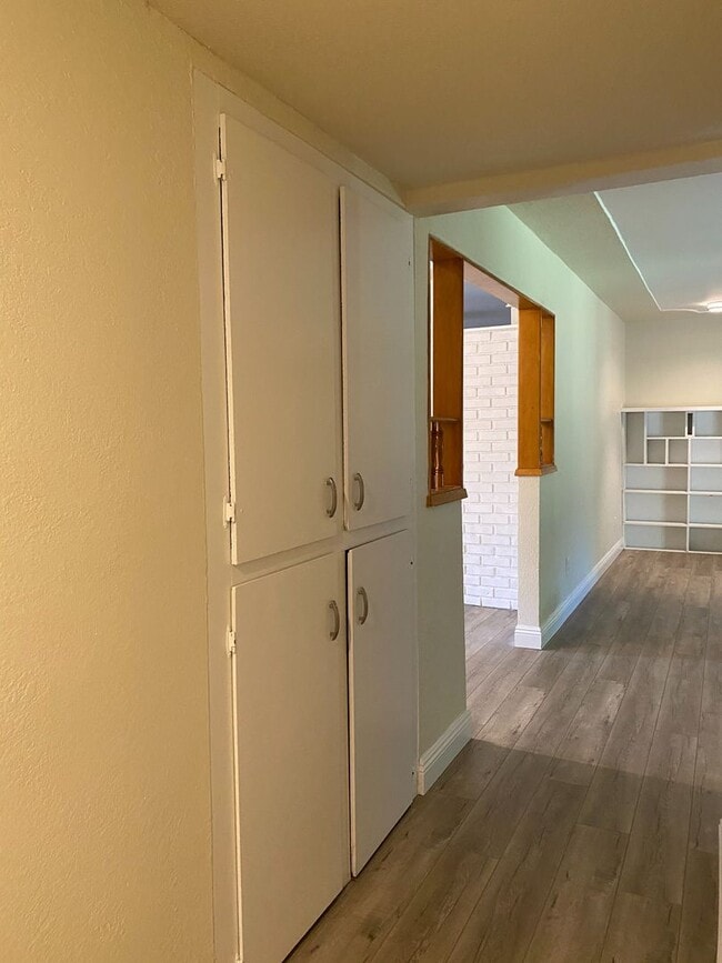 Building Photo - Your Next Chapter Starts Here - Convenient Redding Location!