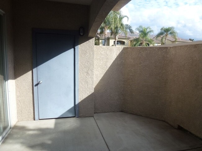 Building Photo - Beautiful Condominium in Gated Community i...