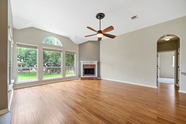 Building Photo - Spacious 4-Bed Luxury Home with Chef’s Kitchen, Fenced Yard, and 3,528 sq ft in Helotes