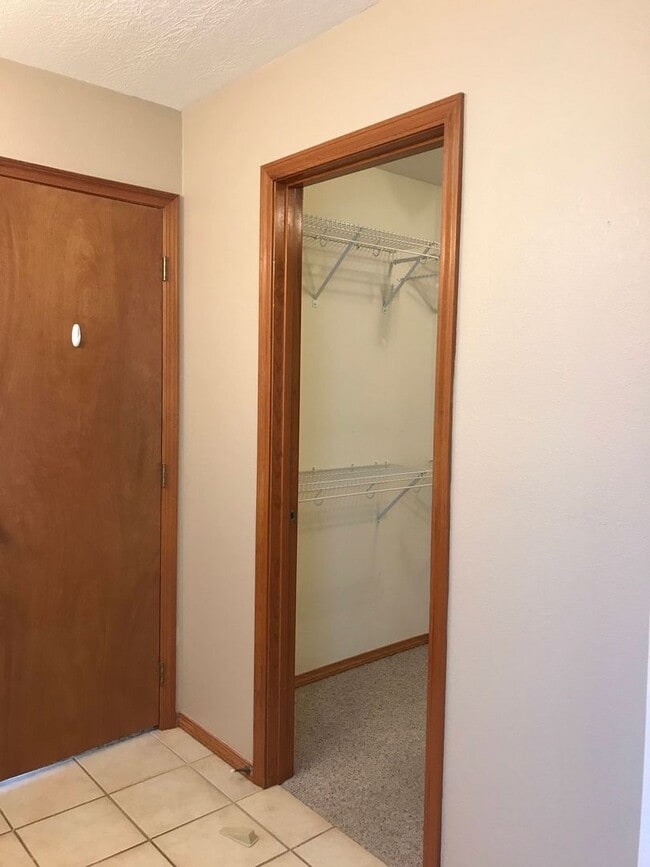 Building Photo - Walkout Basement Home Must See