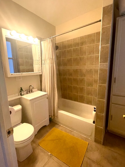 Building Photo - 3249 W Hirsch St