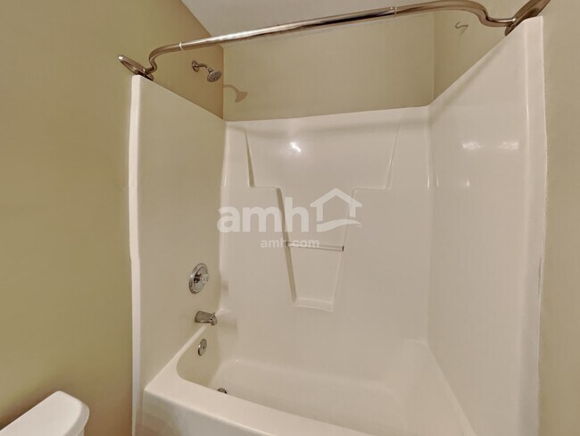 Building Photo - 190 Royalton Rd