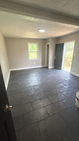 Building Photo - 2760 Lola Ave