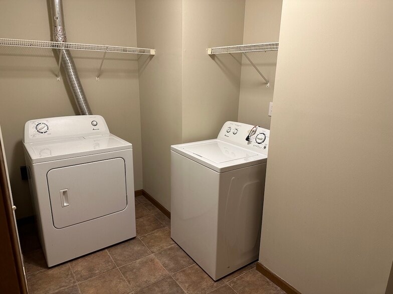 Building Photo - 1128 Sourgum Lane