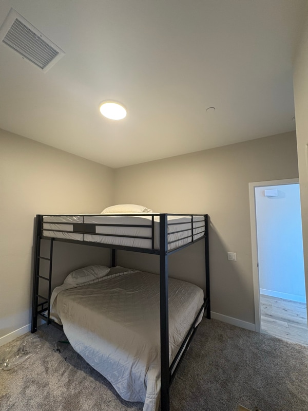 Building Photo - 2820 Palisades Dr