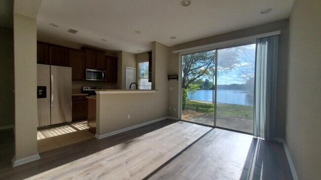 Building Photo - 3885 Buckthorne Dr