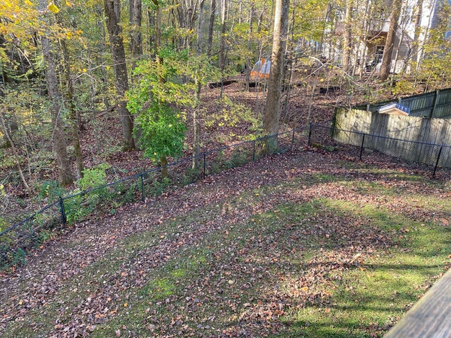 Building Photo - Ridge Crest subdivision home with fenced y...