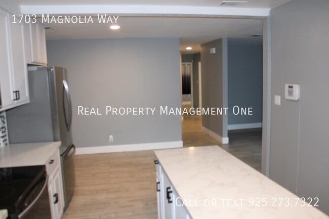 Building Photo - 1703 Magnolia Way