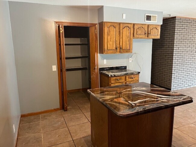 Building Photo - Beautiful Hobby Farm on 10 Acres!