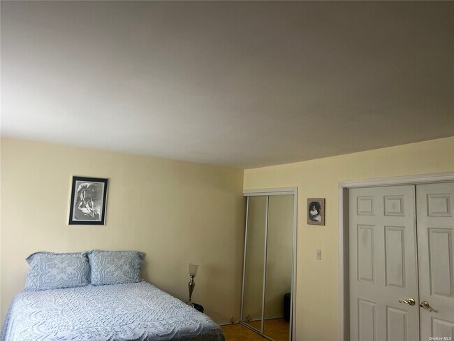Building Photo - 206 Springmeadow Dr