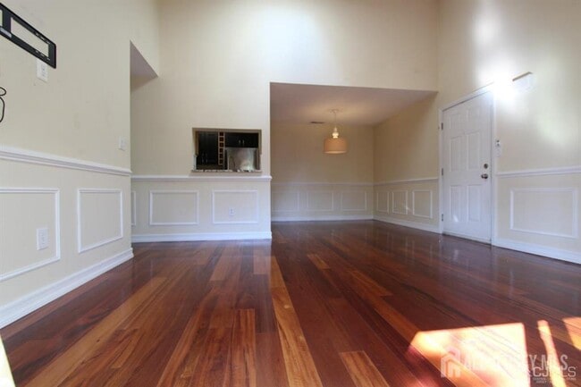 Building Photo - 208 Ravens Crest Dr