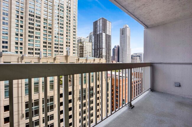 Building Photo - 545 N Dearborn St