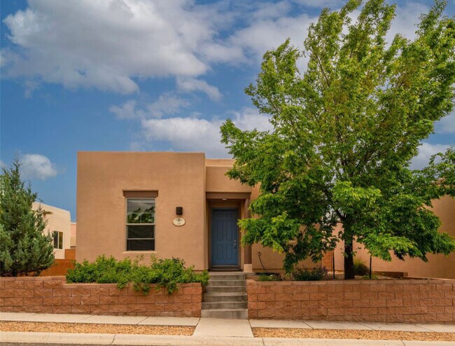 Building Photo - 10 Avenida Vista Esquisita