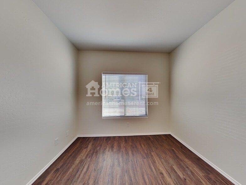 Building Photo - 17238 W Maui Ln