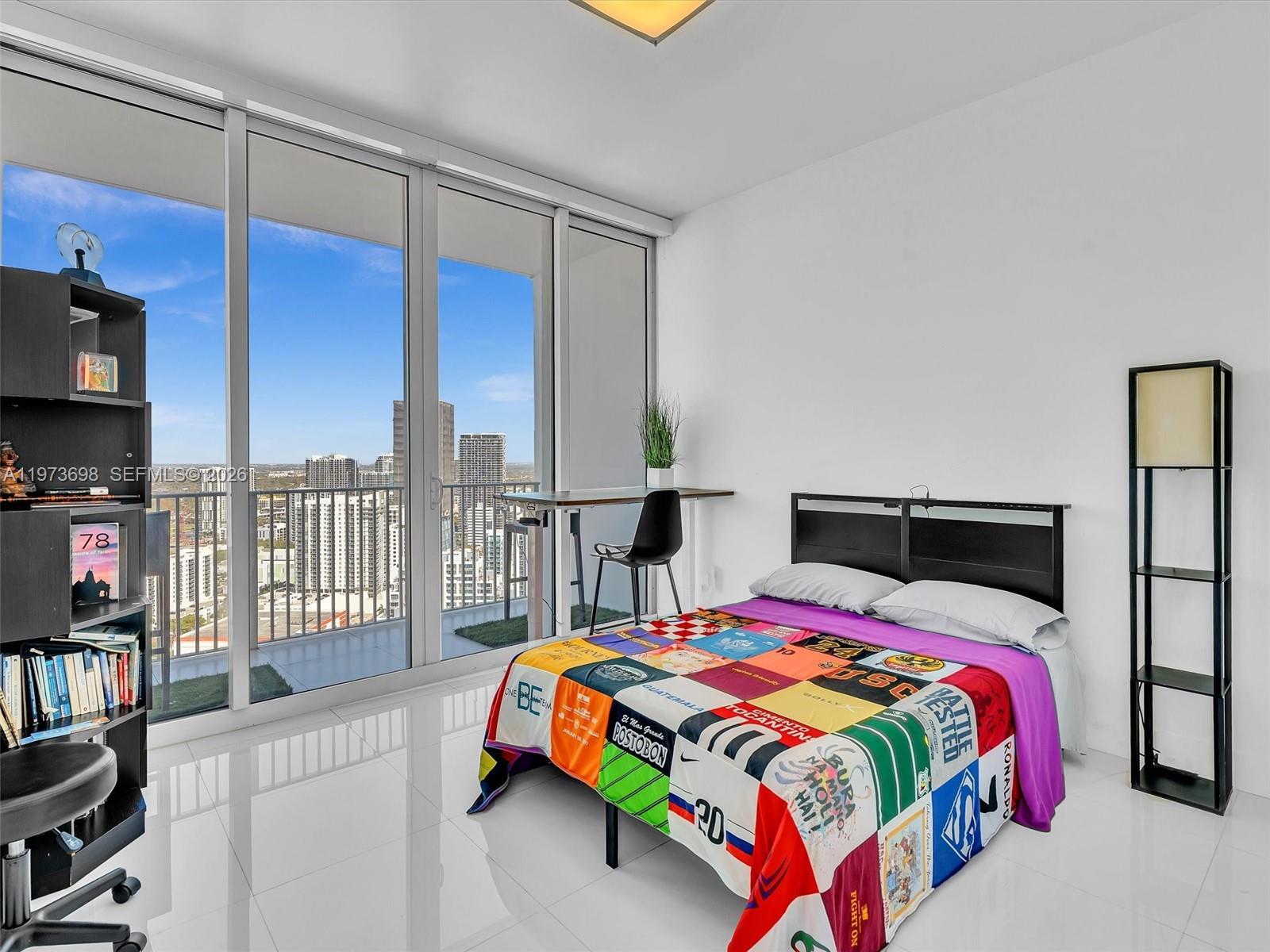 Building Photo - 2020 N Bayshore Dr