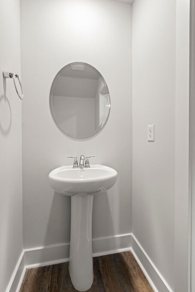 Building Photo - MOVE IN SPECIAL- ONE FREE MONTH RENT WITH A LEASE SIGNED BY FEB. 1!!