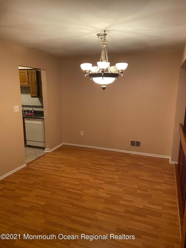 Building Photo - 438 Oak Knoll Dr