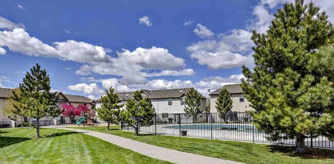 Building Photo - Charming Townhome located in a great area! Coming soon!