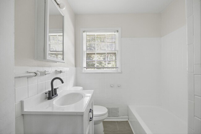 Building Photo - 2111 Shady Ln Cir NW