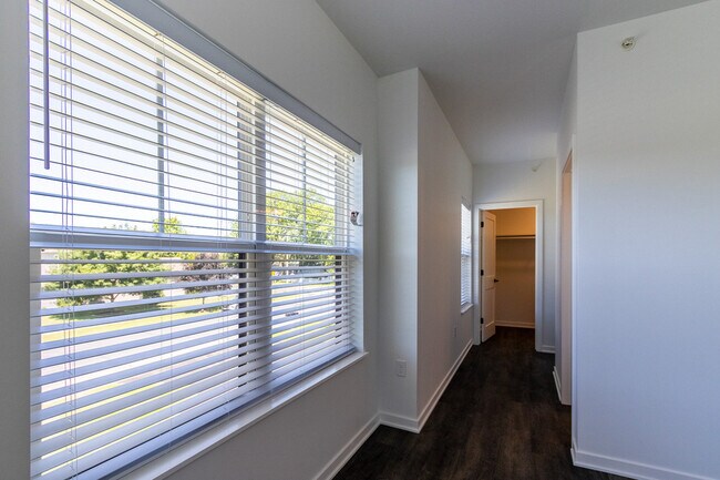 Building Photo - 1920 Edwards St