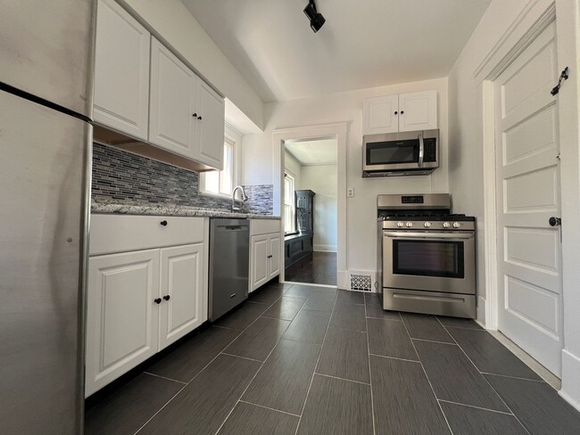 Building Photo - 1285 Cook Ave