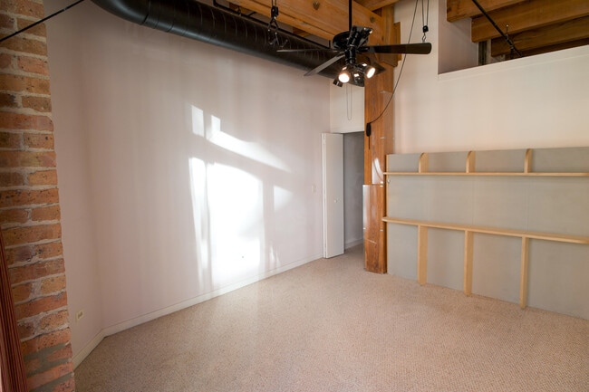 Building Photo - 701 W Jackson Blvd