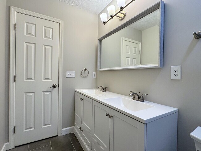 Building Photo - Gorgeous Ranch Style Home in Garner!