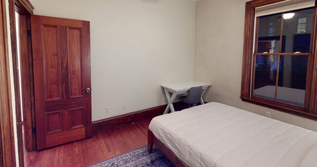Building Photo - 9/1 No Fee! Two level 5BR/2BA near Brigham Circle, Longwood, Northeastern!