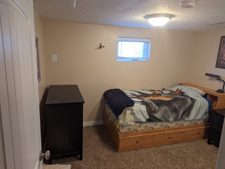 Building Photo - 1489 N 400 W