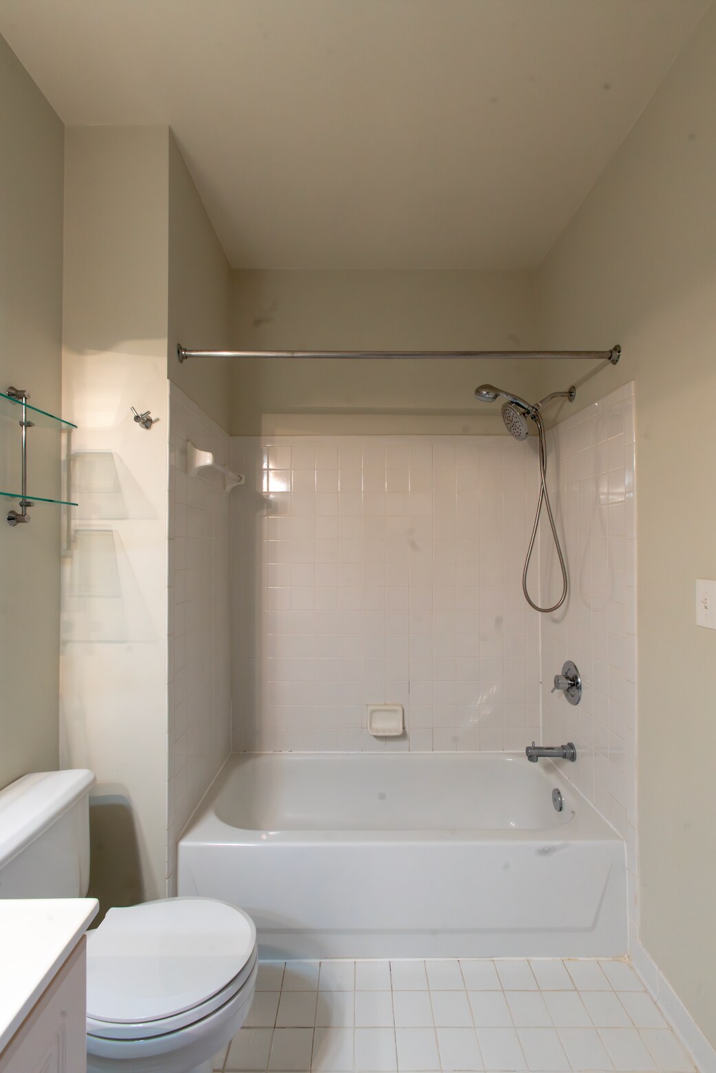 Building Photo - 1645 International Dr