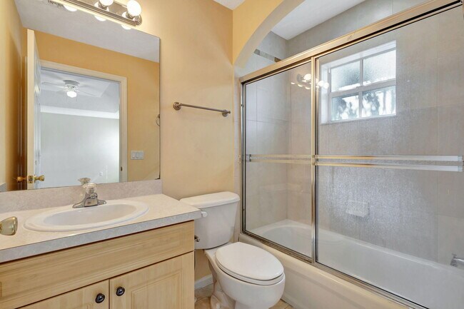 Building Photo - 1439 Hawthorne Pl