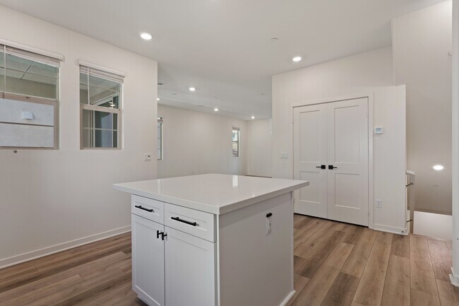 Building Photo - 839 Cranberry Way