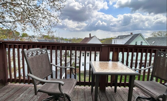 Building Photo - Nice 5-bedroom, 2-bathroom apartment on a beautiful residential street in Brighton, available for...