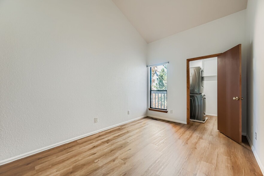 Building Photo - 5056 Buckingham Rd