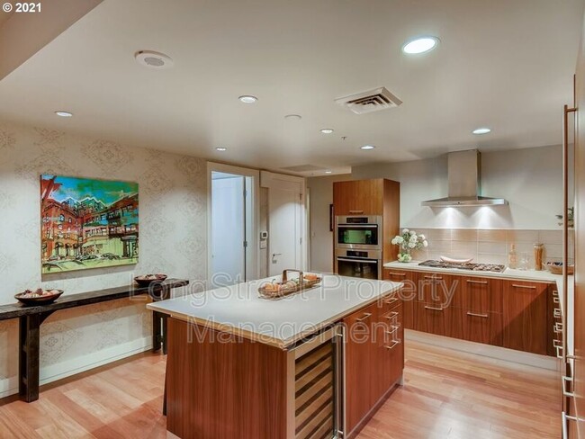 Building Photo - 311 NW 12th Ave