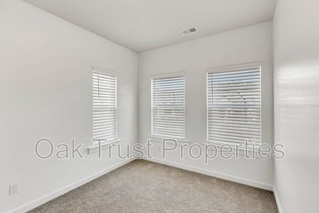 Building Photo - 236 Somerset Acrs Dr