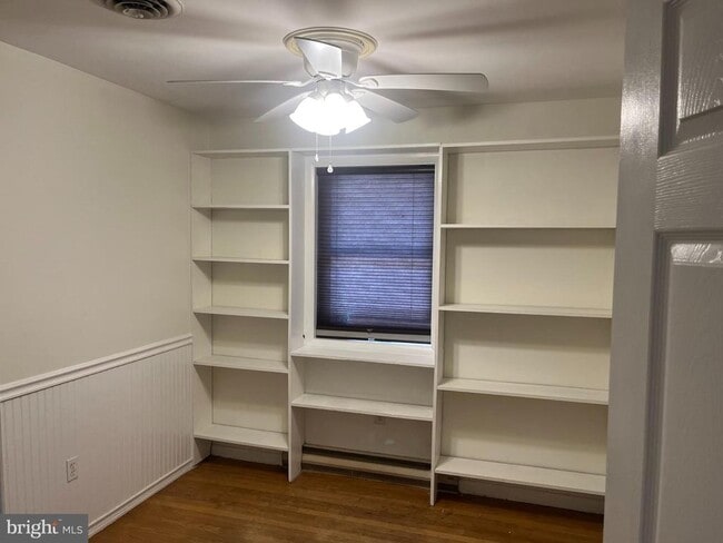 Building Photo - 1217 Hilltop Dr