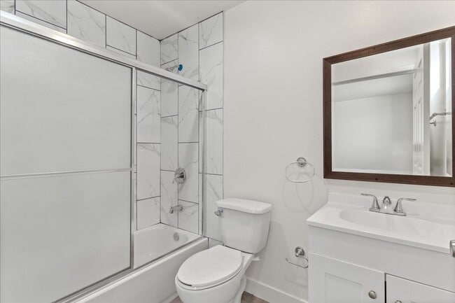 Building Photo - 835 E 33rd St