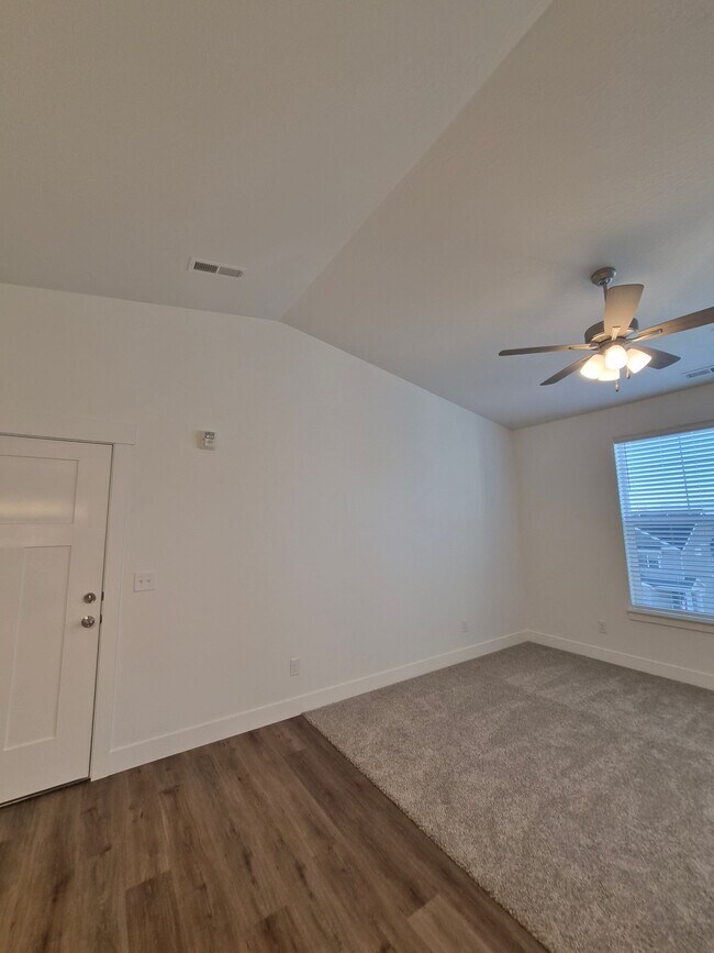 Building Photo - 693 S 4500 S