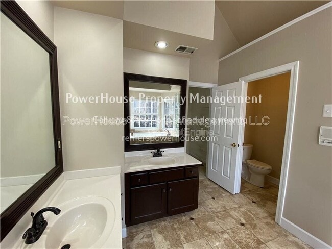 Building Photo - 5190 Southlake Dr